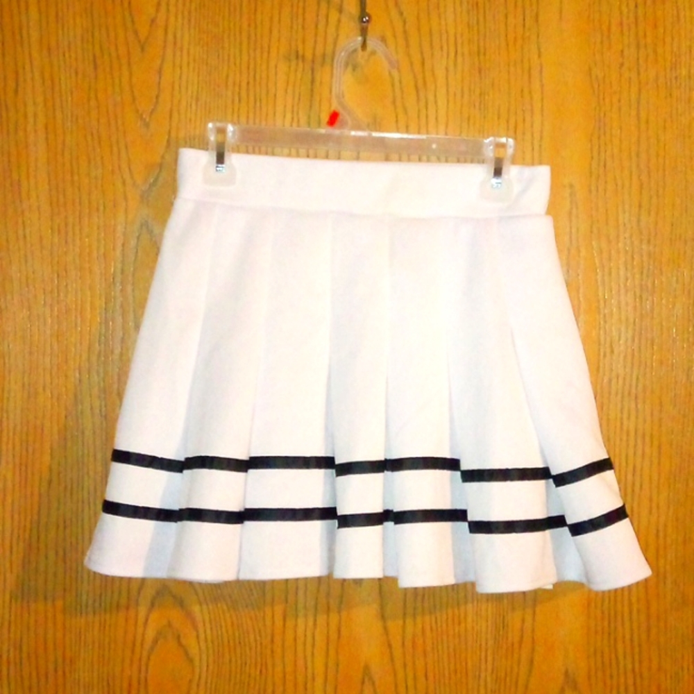 WHITE/BLaCK stripes large pleated costume skirt *@Size: M *See pics PLZ*